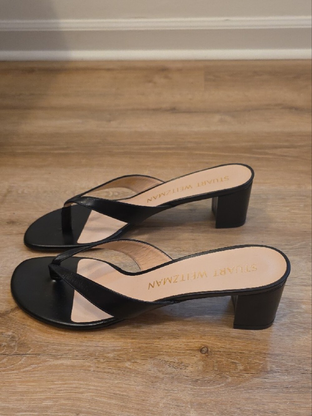 Stuart Weitzman Black Leather Thong Heels Sz 9.5 - Picture 7 of 7
